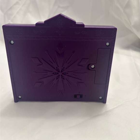 Disney Frozen 2 Anna & Elsa Lullaby Doll Set w/ Singing Bed EUC - Picture 6 of 17